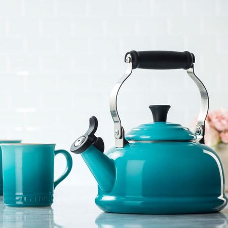 LE CREUSET CLASSIC WHISTLING KETTLE WITH PHENOLIC KNOB CARIBBEAN